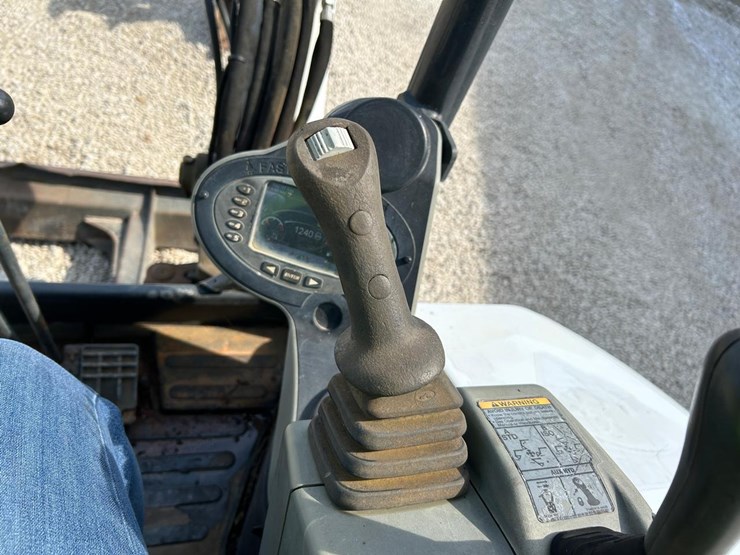 2016-bobcat-e32-image-22