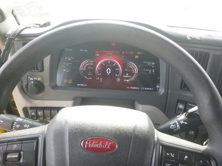 2024-peterbilt-579-image-19