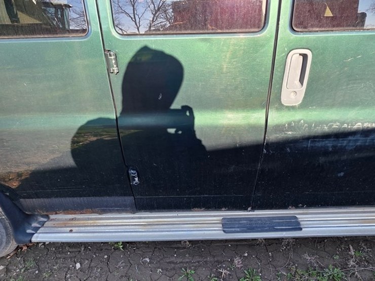 2000-chevrolet-3500-image-16