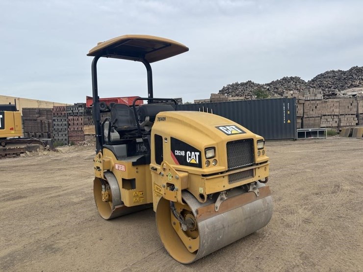 2002-caterpillar-cb24b-image-2