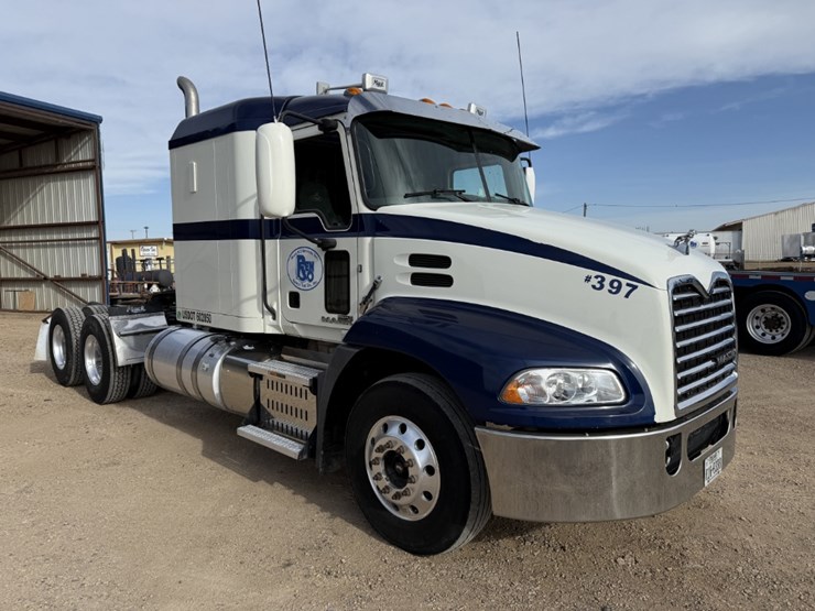 2015-mack-pinnacle-cxu613-image-3