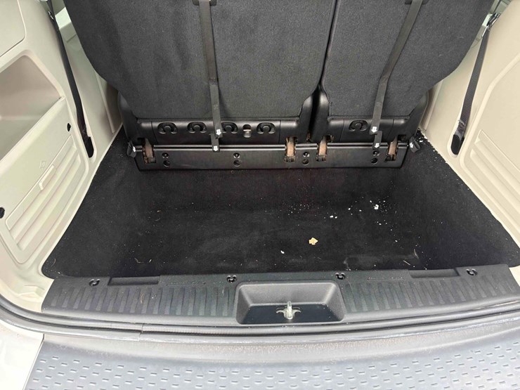 2015-dodge-caravan-image-16