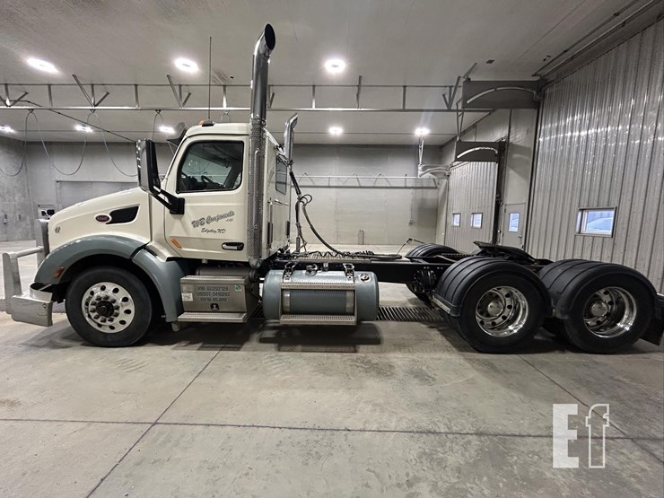 2016-peterbilt-579-image-8