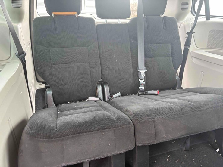 2015-dodge-caravan-image-15