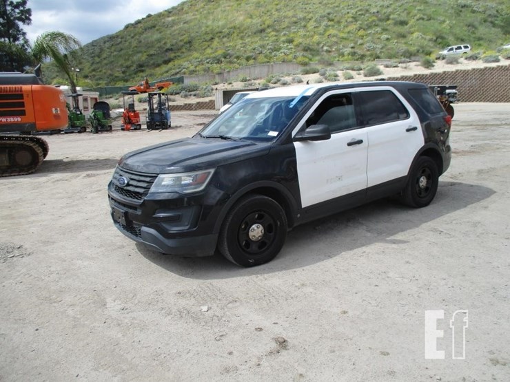 2016-ford-explorer-image-1