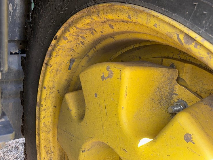 2018-john-deere-6145m-image-11