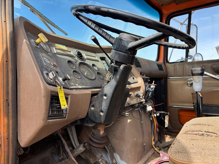 1989-ford-l8000-image-9