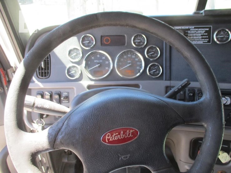 2012-peterbilt-386-image-13