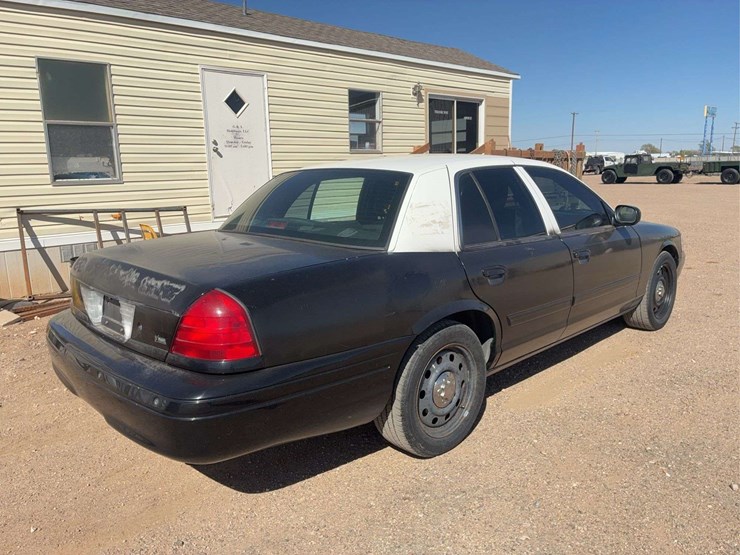 2011-ford-crown-victoria-lx-police-/-sedan-4d-image-2