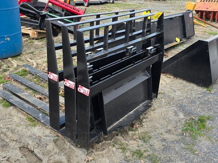 new-kivel-mini-skidloader-forks-image-2