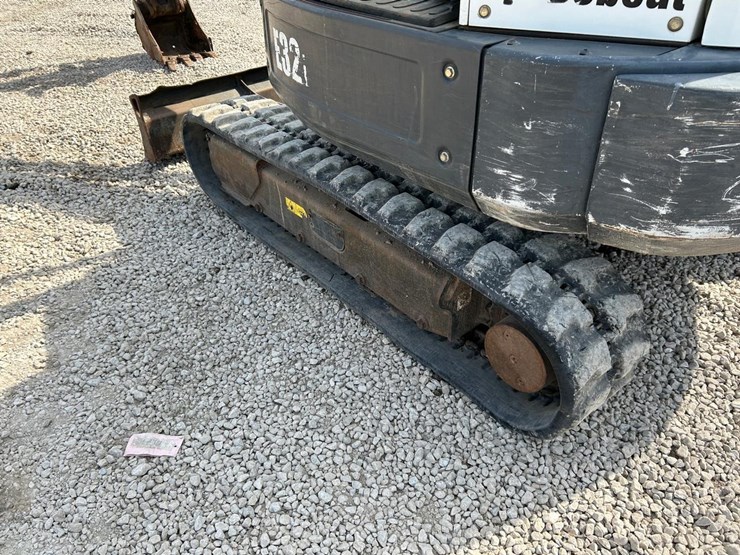 2016-bobcat-e32-image-15