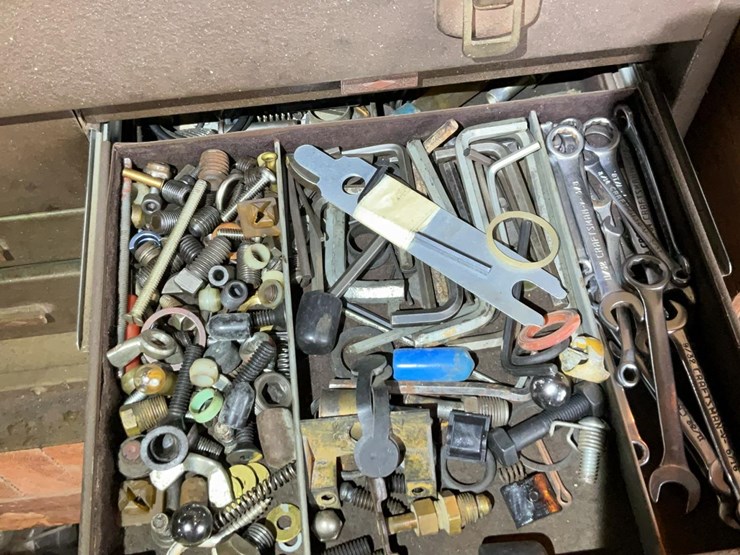 #266-•-tool-chest,-oils,-torches-and-parts-image-18