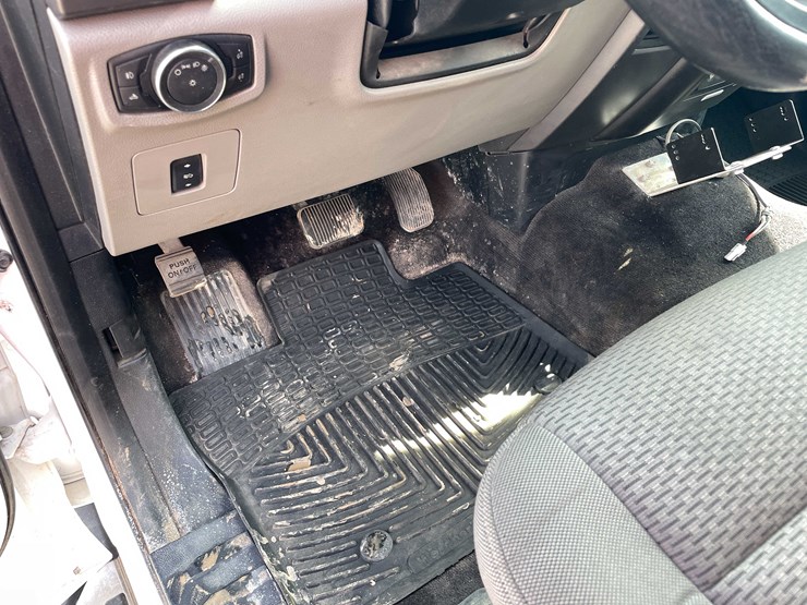 #5673-•-2015-f150-xlt-4x4-extended-cab-(has-wi-title)-image-47