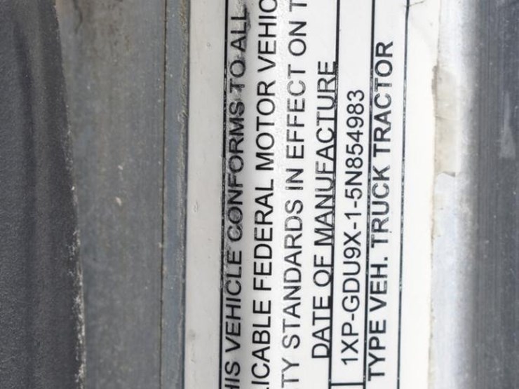 2005-peterbilt-385-image-30