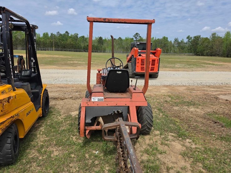 ditch-witch-2300-image-7