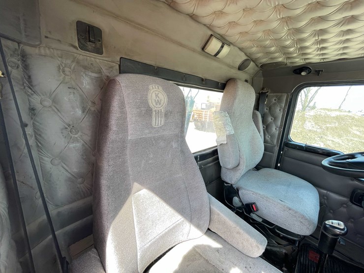 2004-kenworth-t800-image-96