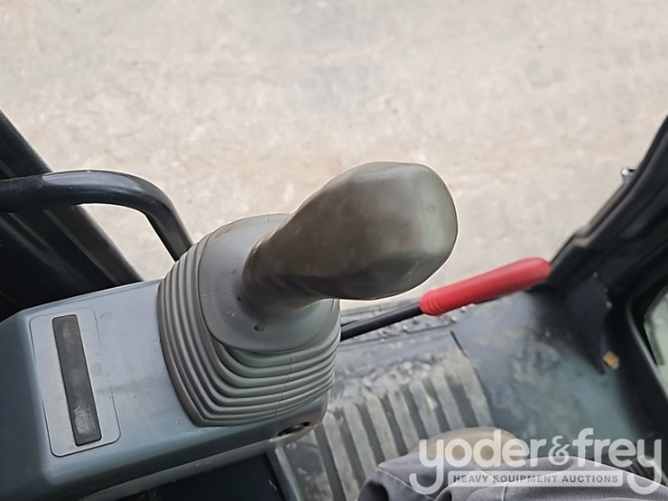 2011-hitachi-zx50u-3f-image-34