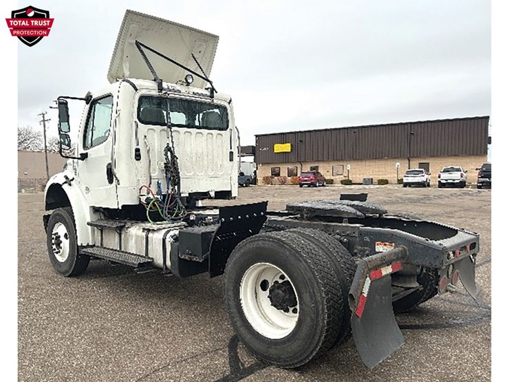 2020-freightliner-m2-image-2