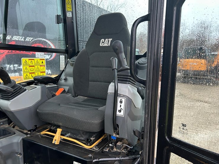 2022-caterpillar-305-image-19