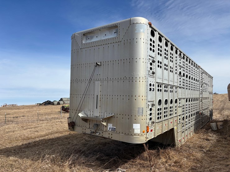 1989-wilson-livestock-trailer-image-1
