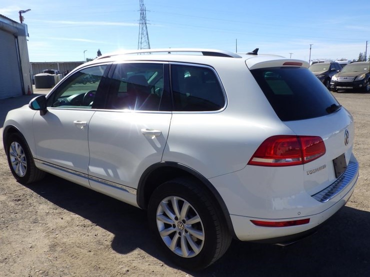 2012-volkswagen-touareg-image-4