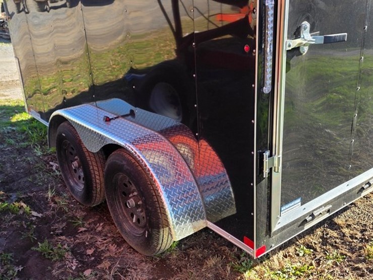 new-2005-carry-on-2-axle-box-trailer-(title)-image-10