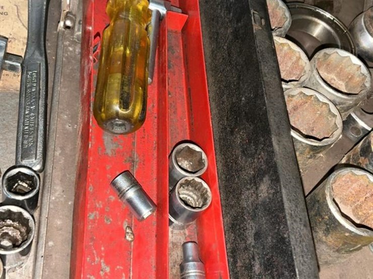 #228-•-tool-chest-and-contents-image-21