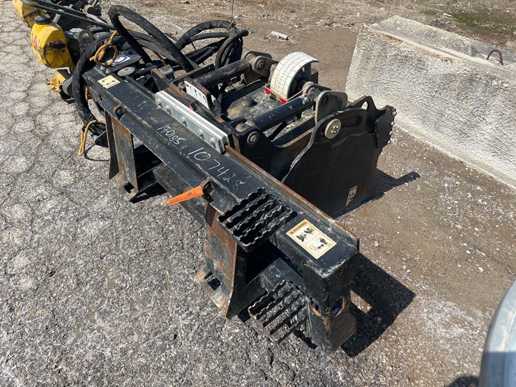 #5683-•-2019-cold-planer-cat-pc305b-image-1