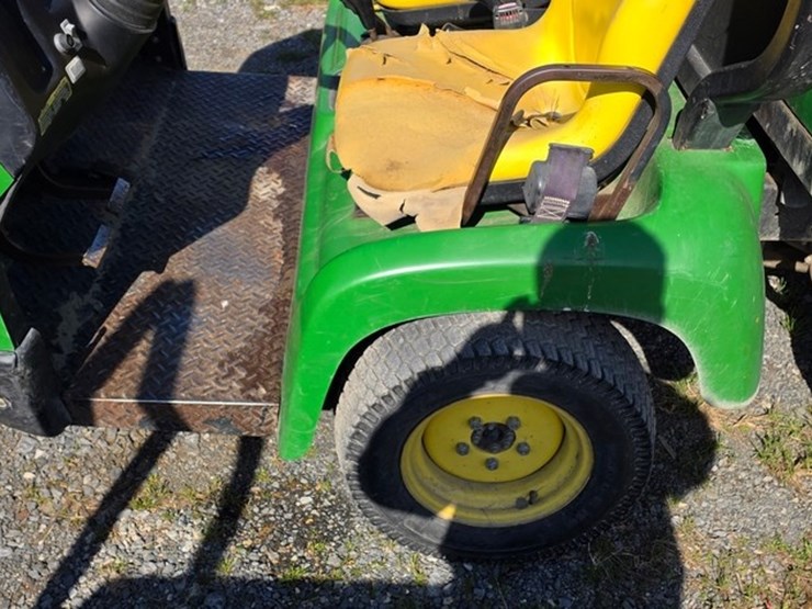 2020-john-deere-gator-image-14