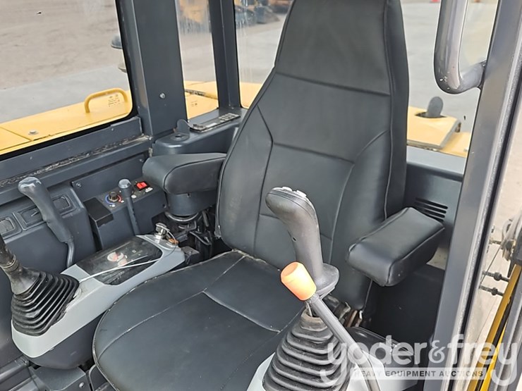 2016-komatsu-pc56-7-image-32