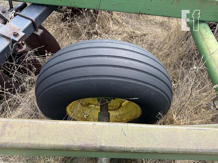 john-deere-230-image-13