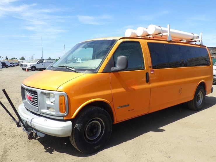 2000-gmc-safari-image-1