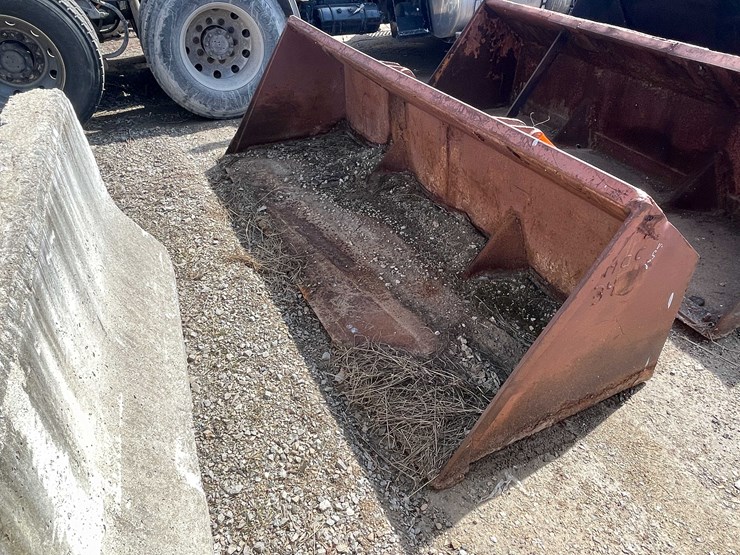 #5684-•-pin-on-bucket-image-1