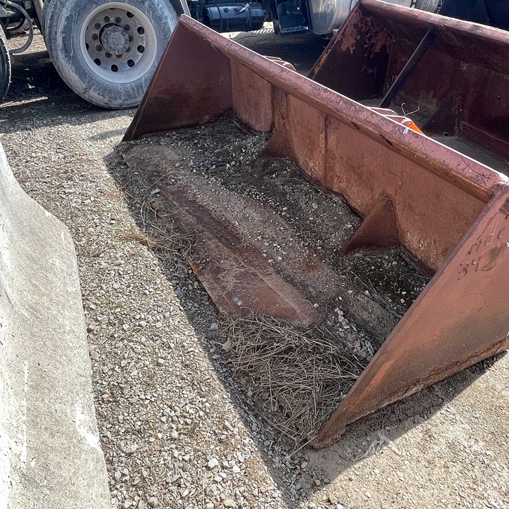 #5684 • Pin-On Bucket