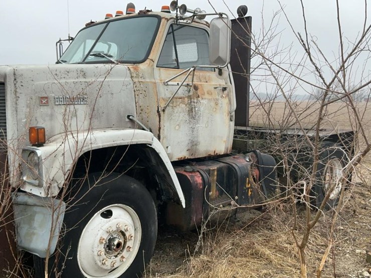 1984-gmc-9500-image-3