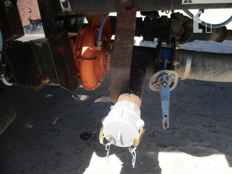 2014-freightliner-business-class-m2-106-image-16