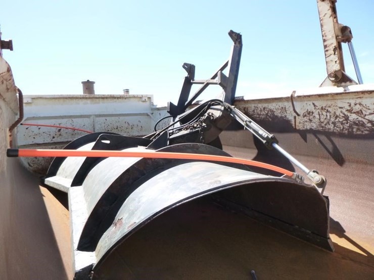 2009-international-7600-image-29