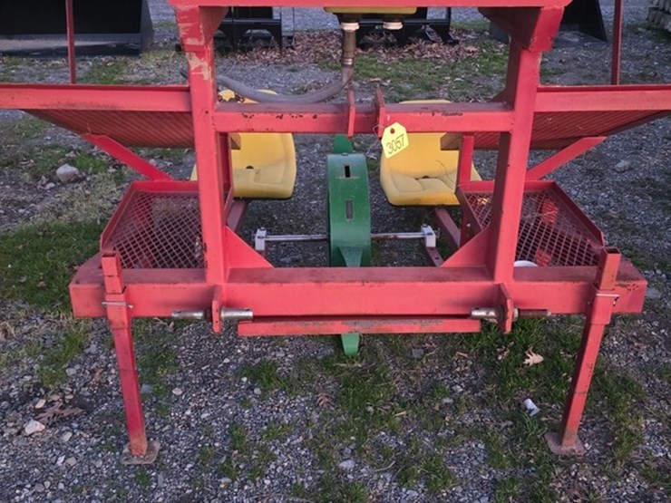 p150-3pt.-2-row-transplanter-image-6