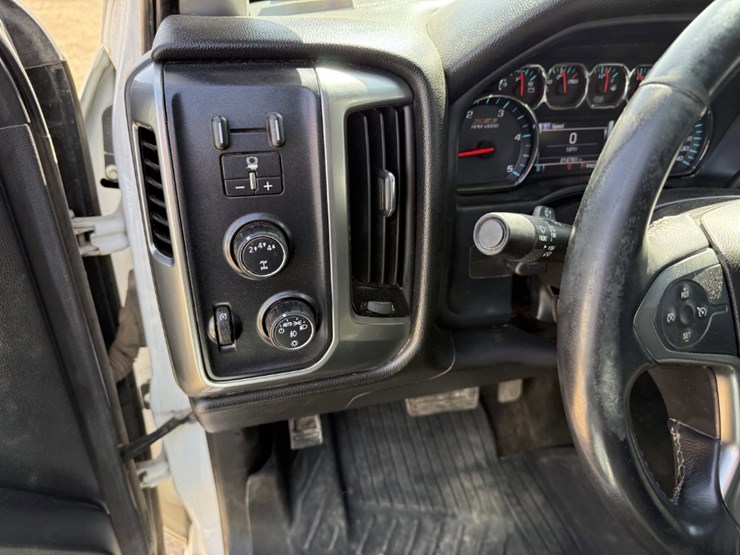 2017-chevrolet-silverado-2500hd-image-19