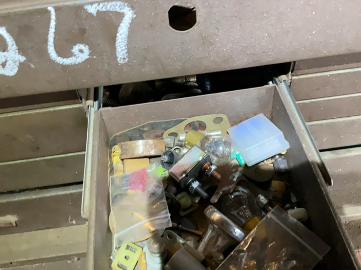 #266-•-tool-chest,-oils,-torches-and-parts-image-15