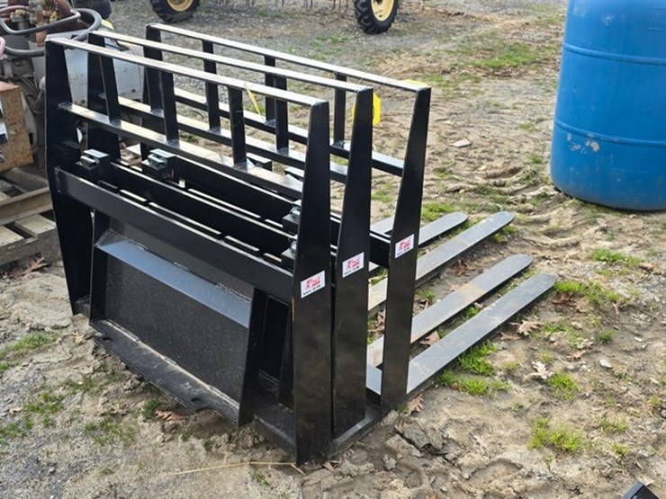 new-kivel-mini-skidloader-forks-image-1