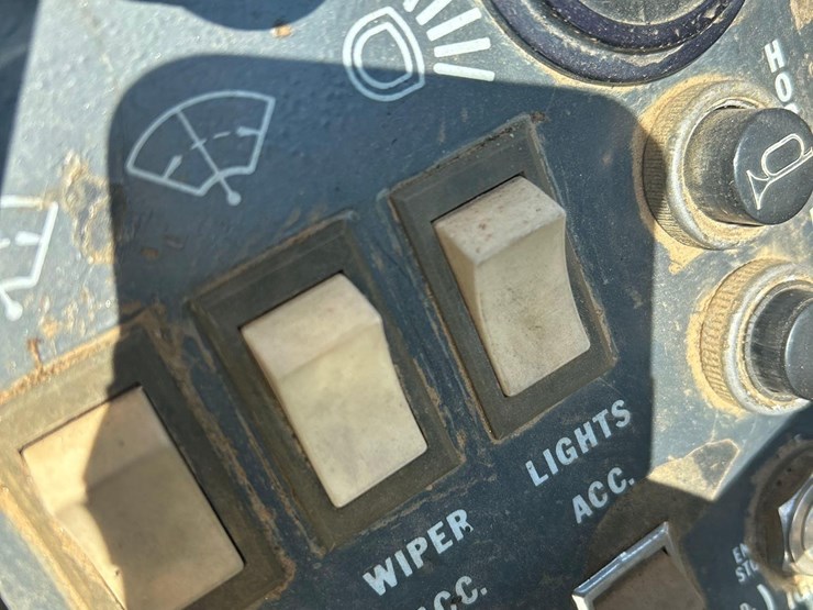 2011-deere-772g-image-46