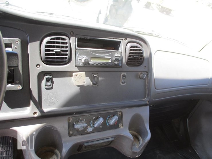 2014-freightliner-business-class-m2-106-image-10