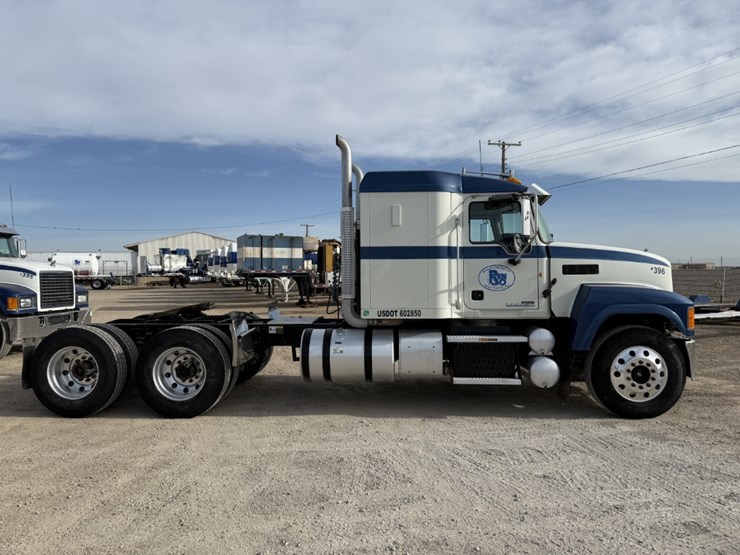 2015-mack-pinnacle-chu613-image-4