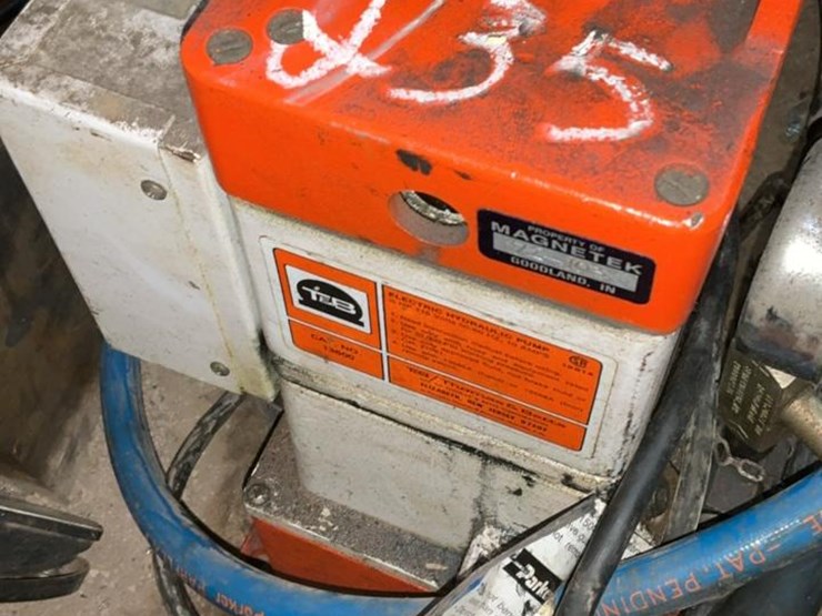 #235-•-hydraulic-pump,-tools,-and-parts-image-15