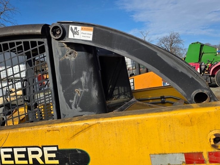 john-deere-270-image-22