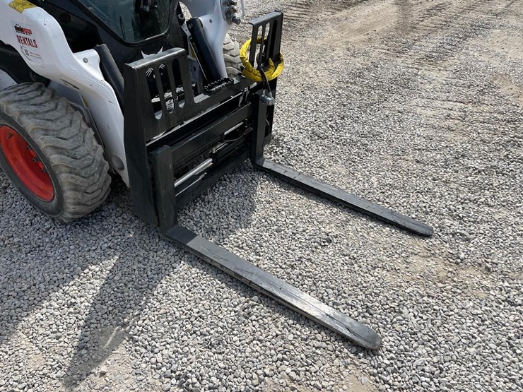 wildcat-48"-hydraulic-skid-steer-forks-with-walk-through-design-image-3