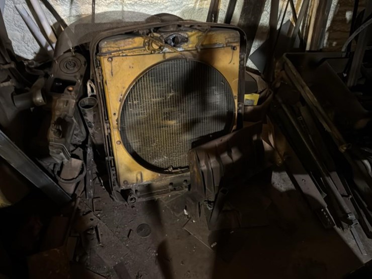 #263-•-steel-shelf-and-cat-engine-parts-image-3