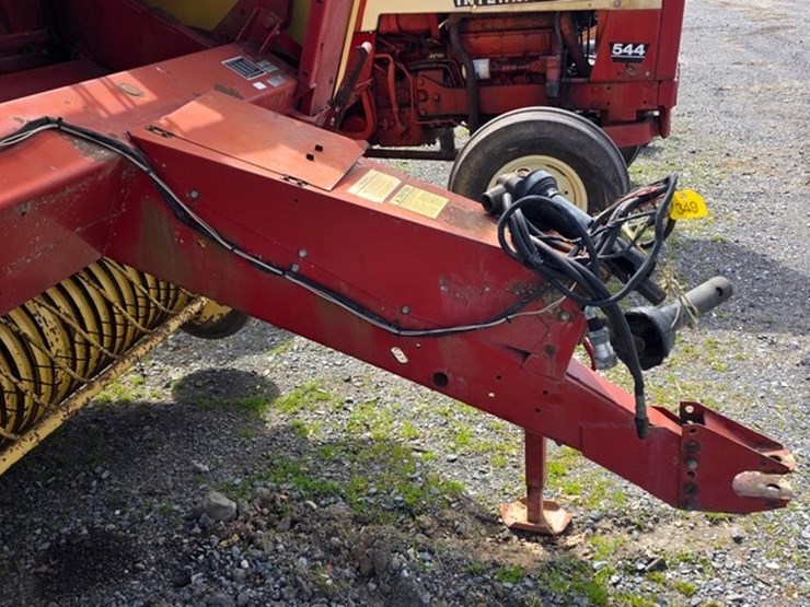 new-holland-853-image-6