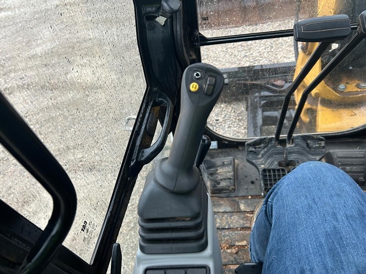 2022-caterpillar-305-image-25